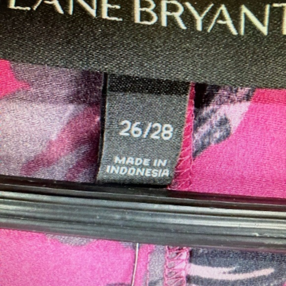 Lane Bryant Floral Blouse w/Lace Detailed Flare Sleeve Tunic - NWT - Size 26/28 - Picture 12 of 15